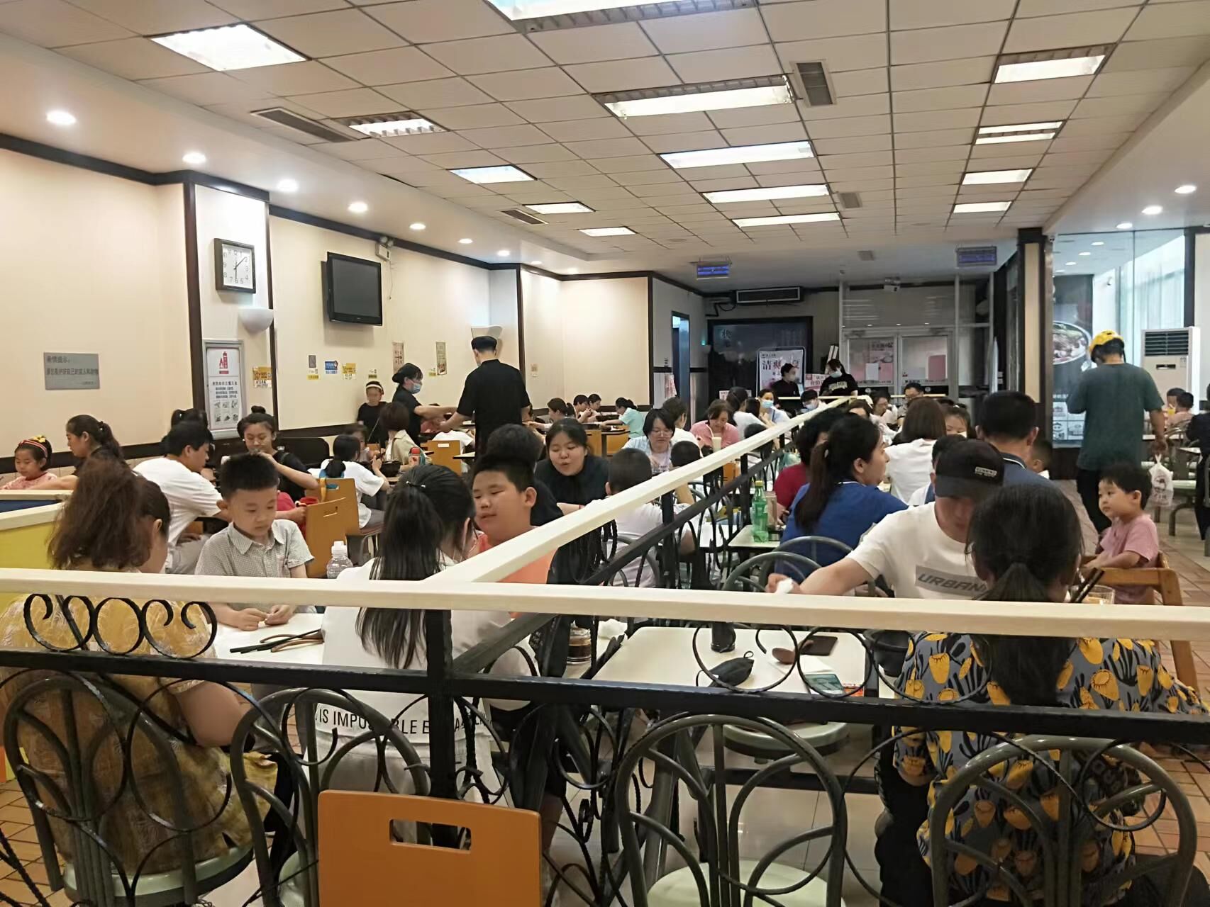 公司擁有強大的研發(fā)中心， 配有專業(yè)研發(fā)工程師，研發(fā)中心擁有完備的人才結構，并本著企業(yè)標準高于國家標準的原則，為公司產(chǎn)品、客戶定制產(chǎn)品的研發(fā)保駕護航。產(chǎn)品質(zhì)咨詢線：0537-3630366